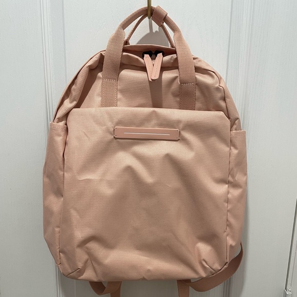 Horizn Studios lightweight, water-repellent, sustainable backpack. - Picture 5 of 7
